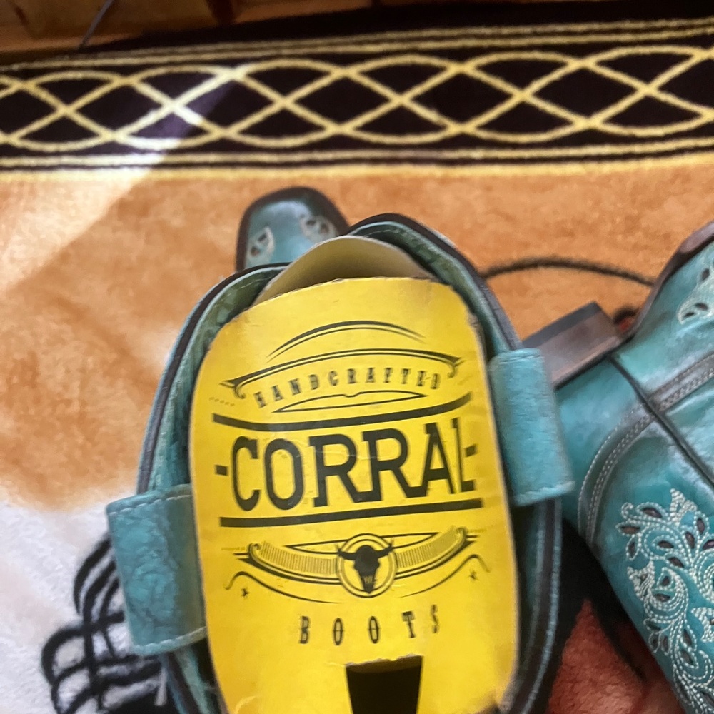 Turquoise boots - Picture 3 of 3